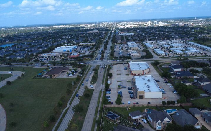 Pictures of Retail property located at 12810 W Broadway St, Pearland, TX 77584 for lease - image #1