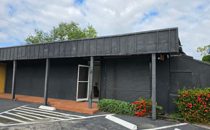Pictures of Industrial, Retail, Office property located at 3366 Cleveland Ave, Fort Myers, FL 33901 for lease - image #1