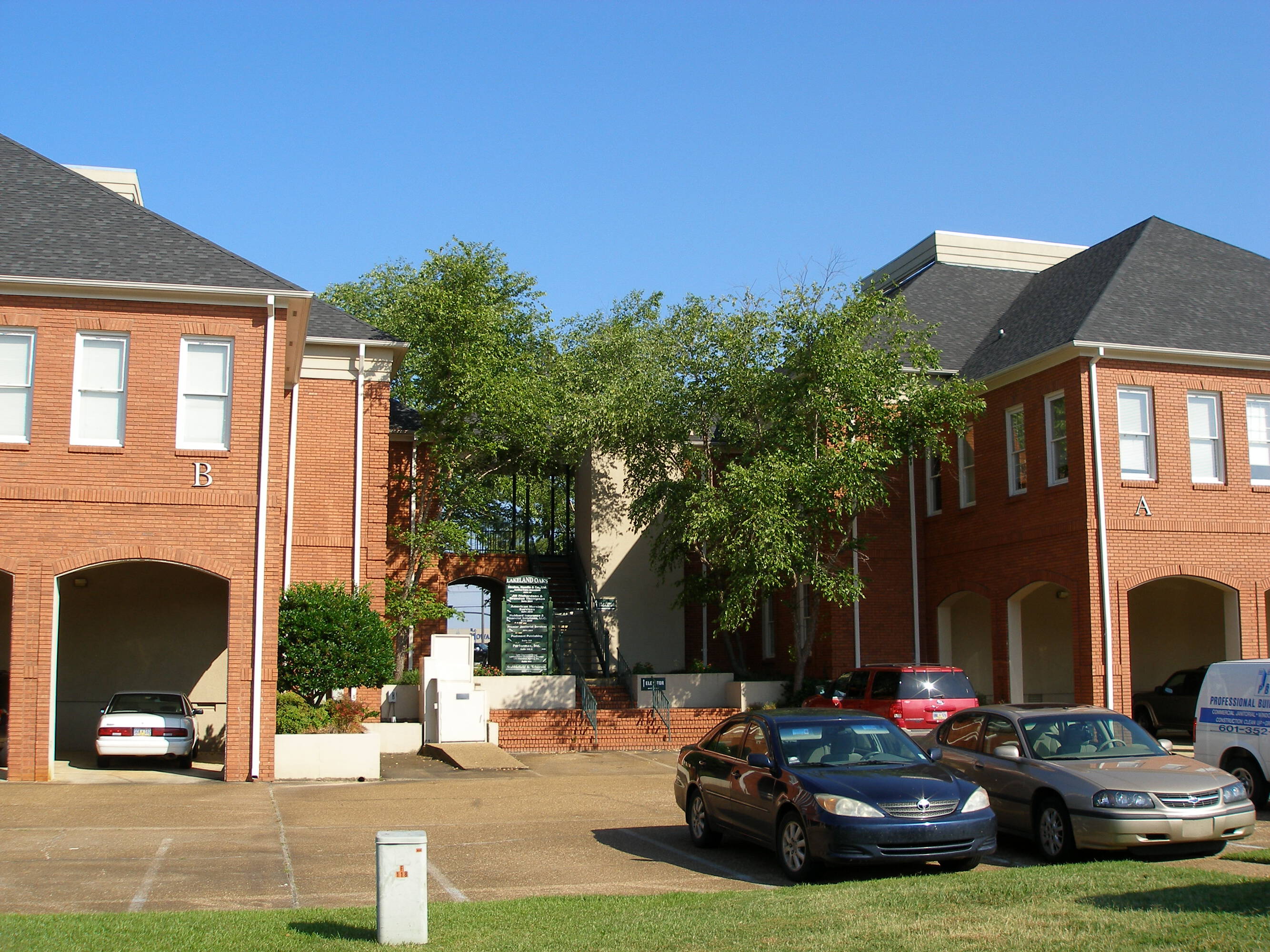 3900 Lakeland Dr, Flowood, MS 39232