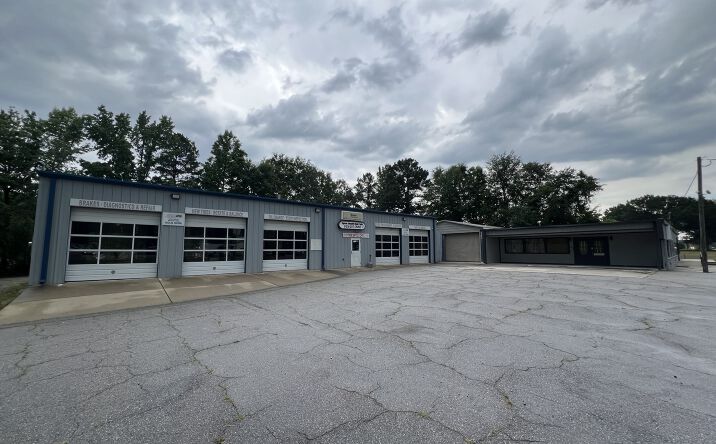 Pictures of Retail property located at 13715 N CAROLINA HWY 50 N, WILSON'S MILLS, NC 27592 for lease - image #1