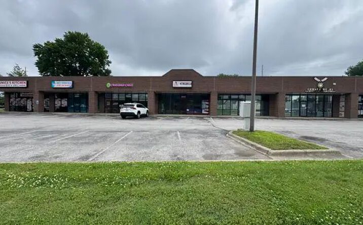 Pictures of Retail property located at 3806 Shepherdsville Rd, Louisville, KY 40218 for lease - image #1