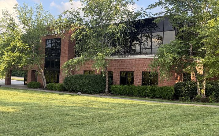 Pictures of Office property located at 400 BELLERIVE AVE, Lexington, KY 40513 for lease - image #1