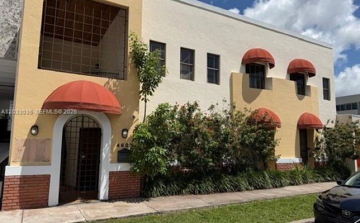 Pictures of Office property located at 4627 Ponce De Leon Blvd, Coral Gables, FL 33146 for lease - image #1