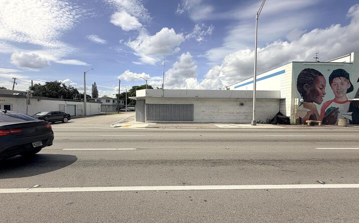 Pictures of Retail property located at 3045 W Broward Boulevard # 3045, Fort Lauderdale, FL 33312 for lease - image #1