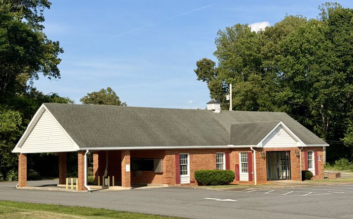 Pictures of Office, Restaurant, Special Purpose property located at 221 Ambriar Plaza, Amherst, VA 24521 for lease - image #1