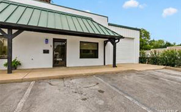 Pictures of Retail property located at 401 20TH AVE, NORTHPORT, AL 35476-5044 for lease - image #1