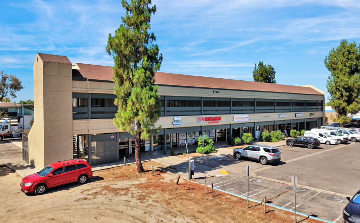 Pictures of Retail, Office, Restaurant property located at 3702 South McCall Avenue, Selma, CA 93662 for lease - image #1