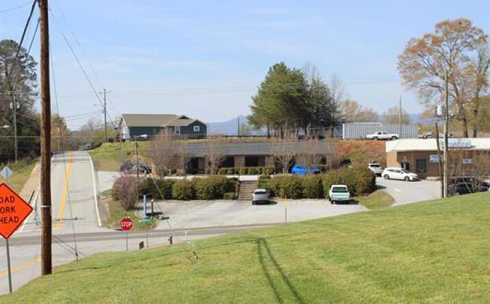 Pictures of Retail, Office, Special Purpose property located at 108 W RUTHERFORD ST, LANDRUM, SC 29356-1526 for lease - image #1
