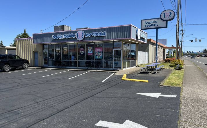 Pictures of Restaurant property located at 3239 Market Street Northeast, Salem, OR 97301 for lease - image #1