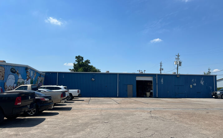 Pictures of Retail, Industrial property located at 2580 Airline Drive, Houston, TX 77009 for lease - image #1