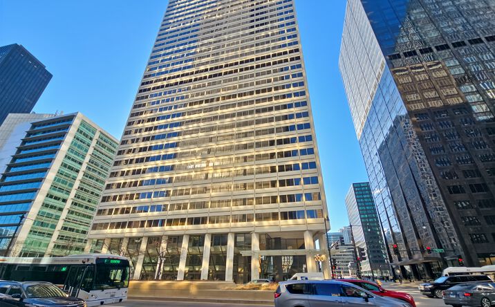 Pictures of Office property located at 200 South Wacker Drive, 31st Floor, Chicago, IL 60606 for lease - image #1