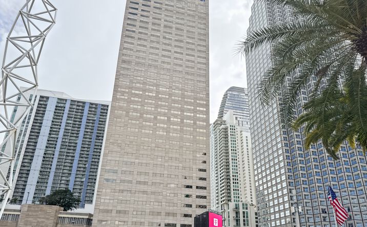 Pictures of Office property located at 201 South Biscayne Blvd, 28th Floor, Miami, FL 33131 for lease - image #1