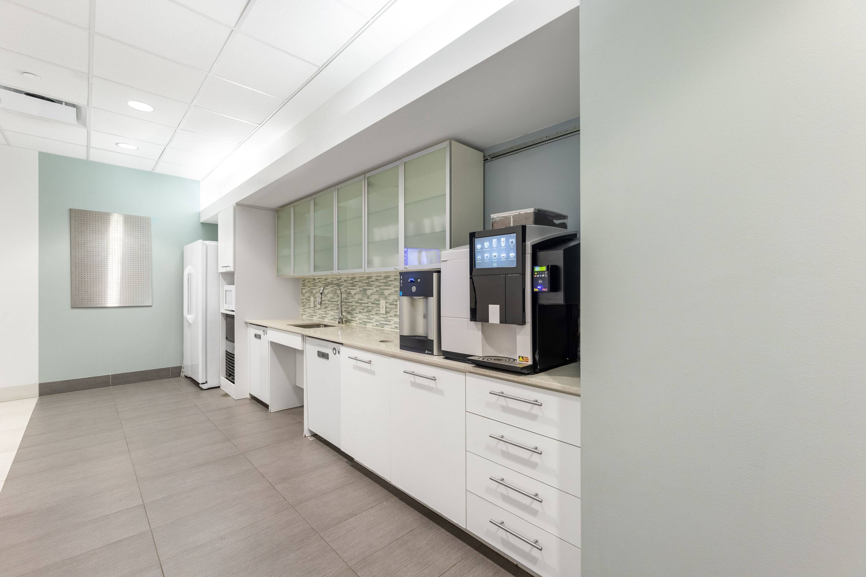 3623995