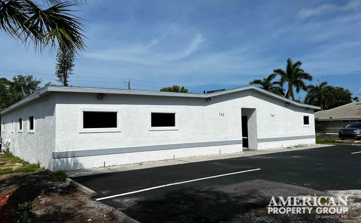 Pictures of Office property located at 742 The Rialto, Venice, FL 34285 for lease - image #1