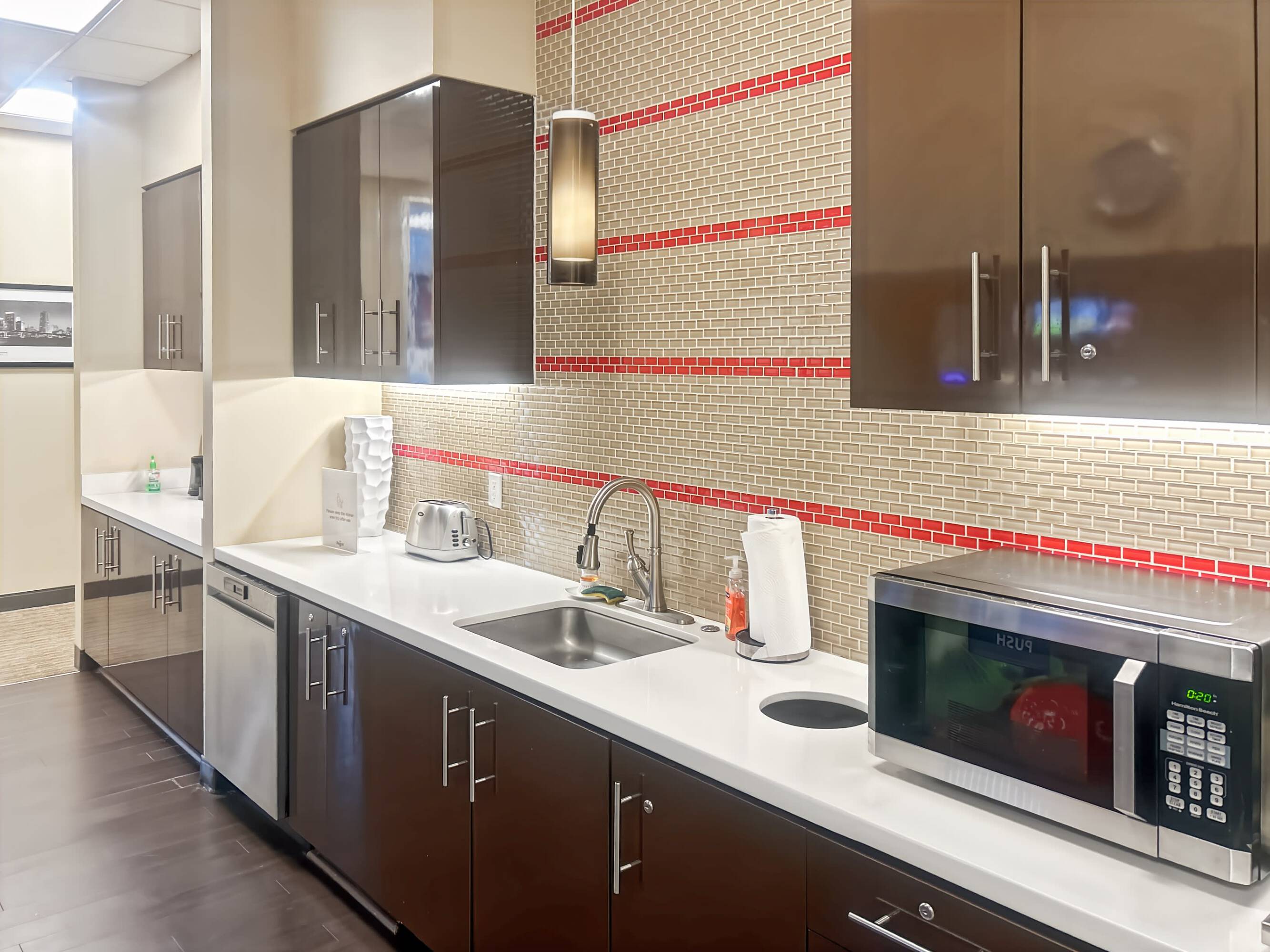 3647523