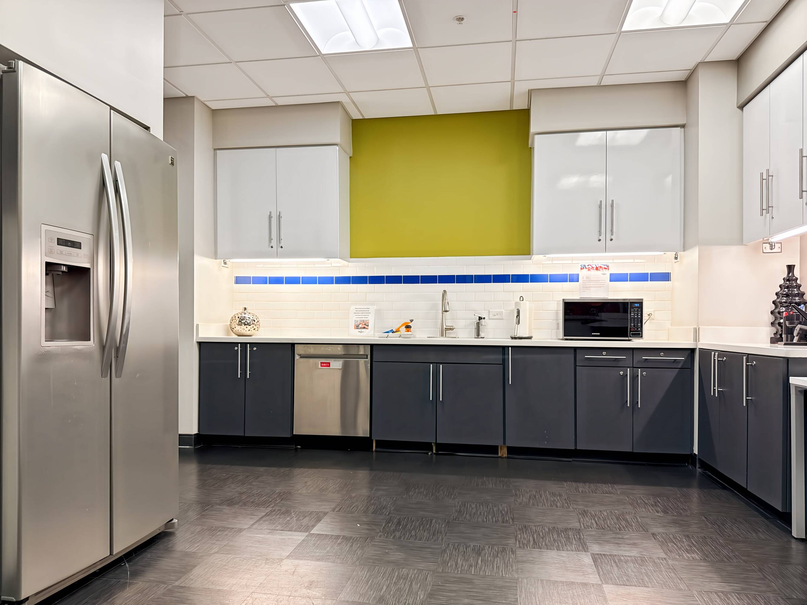3649976