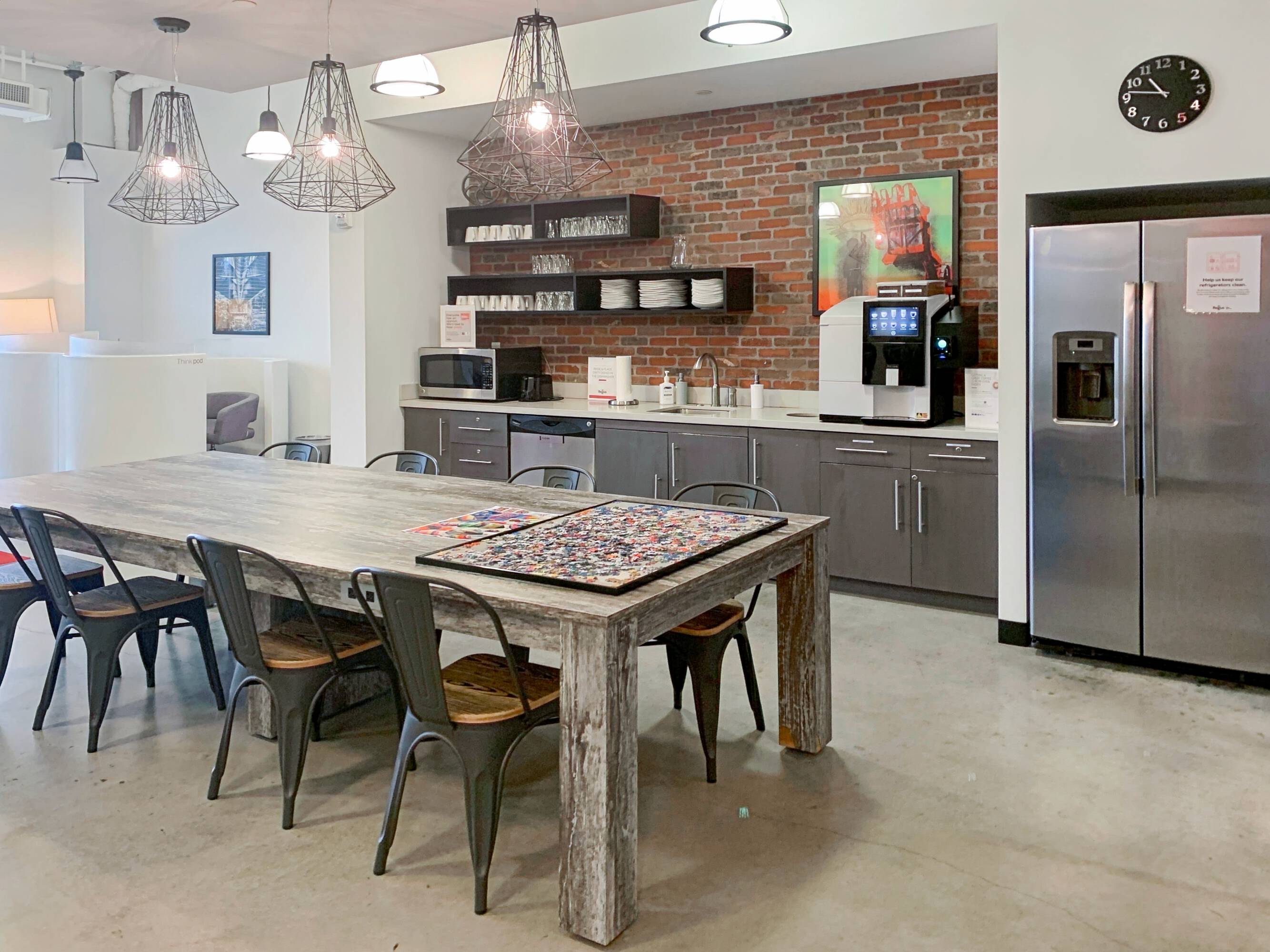 3655076