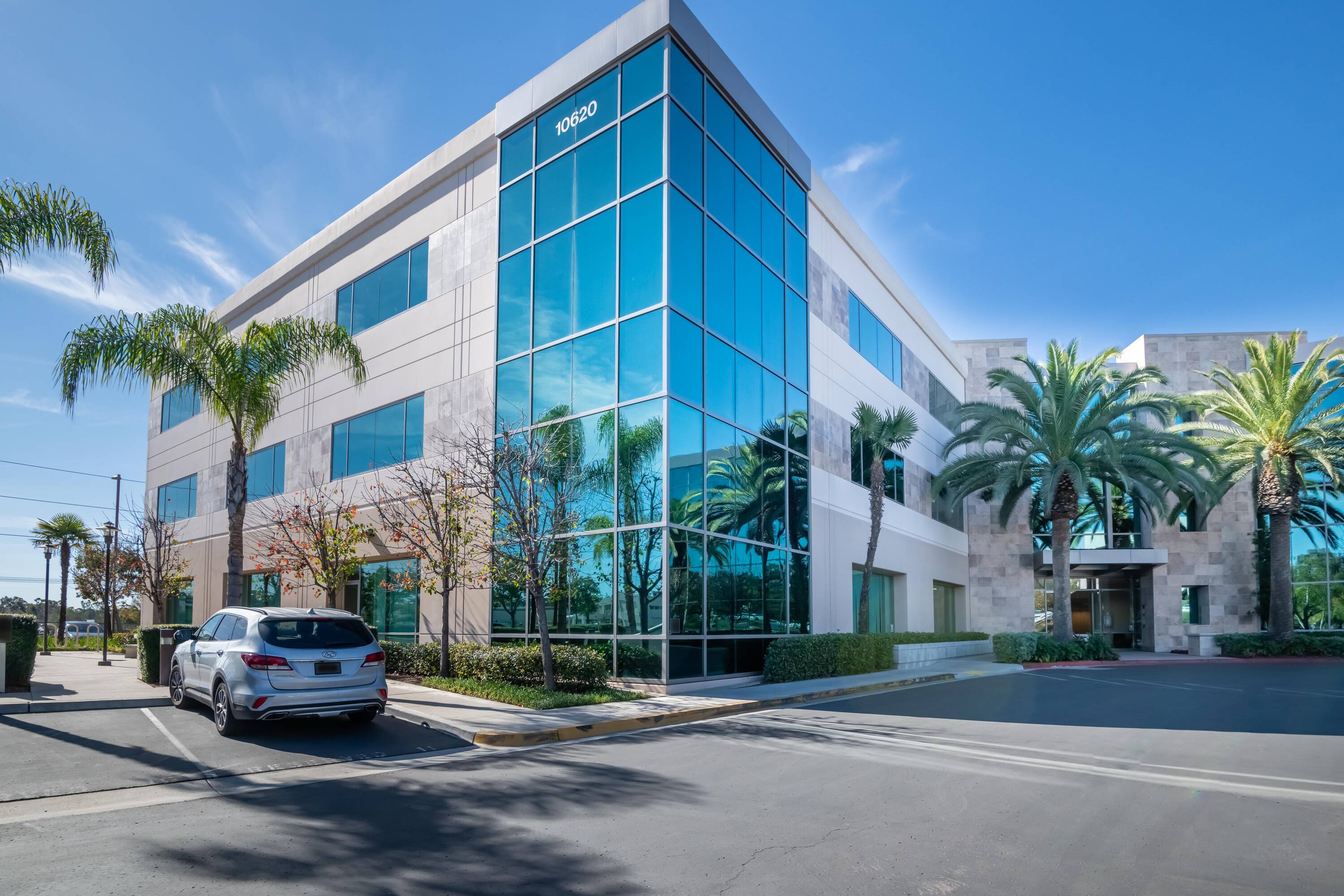 3655570