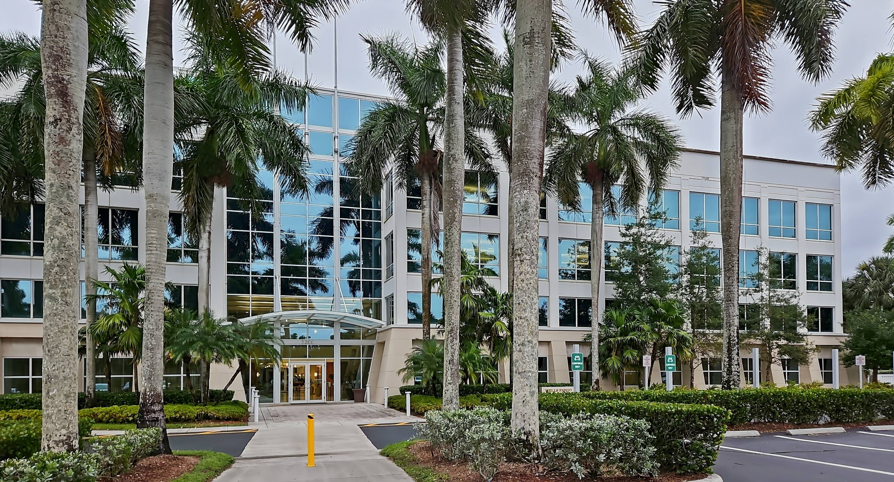 3660495
