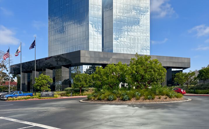 Pictures of Office property located at 300 East Esplanade Drive, 9th Floor, Oxnard, CA 93036 for lease - image #1