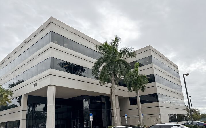 Pictures of Office property located at 7900 Oak Lane, Suite 400, Miami Lakes, Hialeah, FL 33016 for lease - image #1