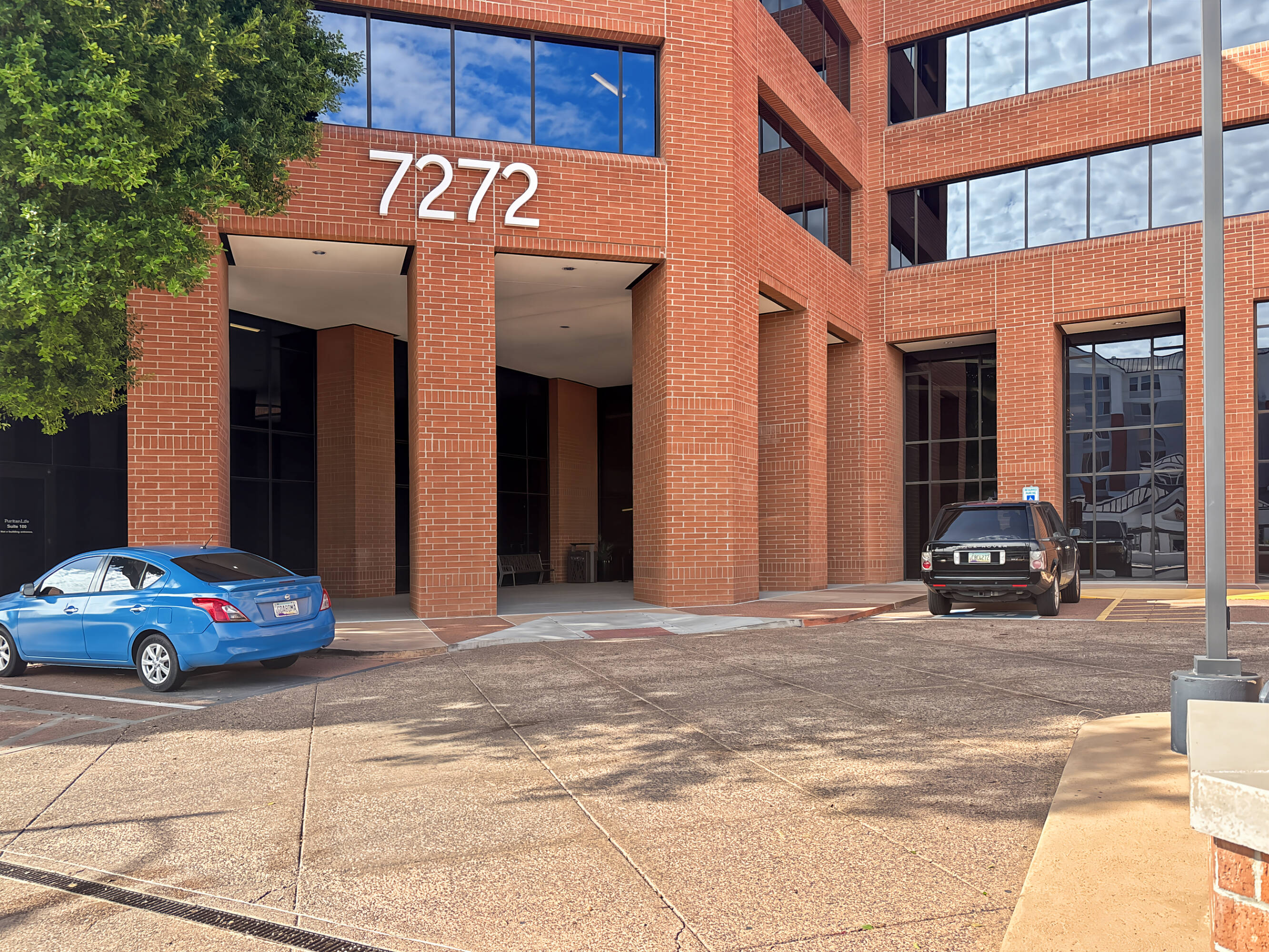 3682085