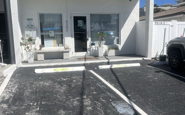 Pictures of Office, Retail property located at 4342 Seagrape Drive, Lauderdale-by-the-Sea, FL 33308 for lease - image #1