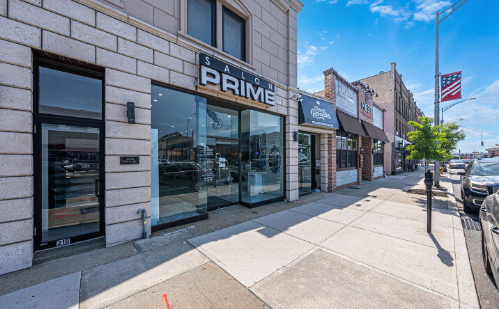 Pictures of Retail property located at 218 SUNRISE HWY, ROCKVILLE CENTRE, NY 11570 for lease - image #1