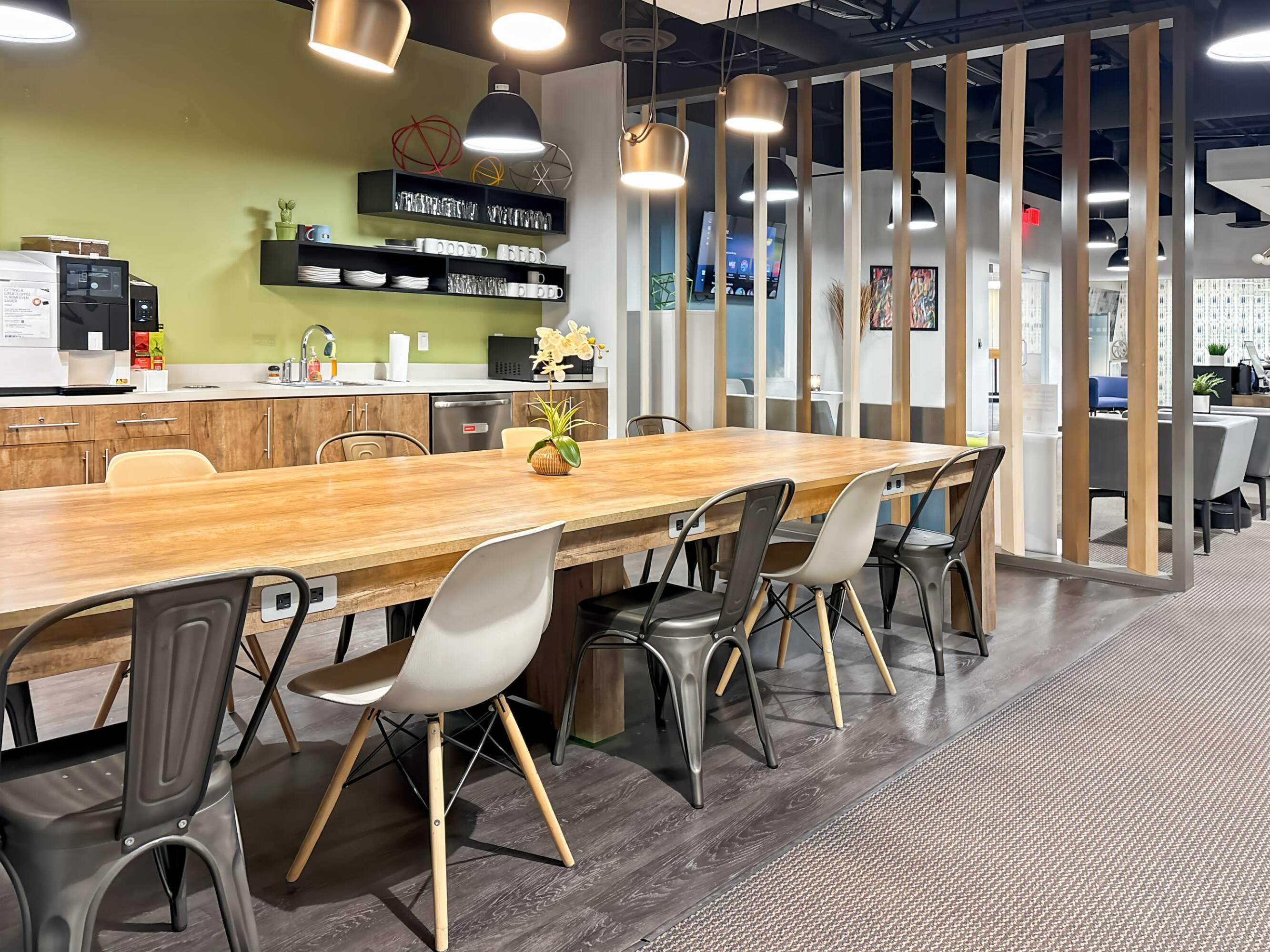 3719386