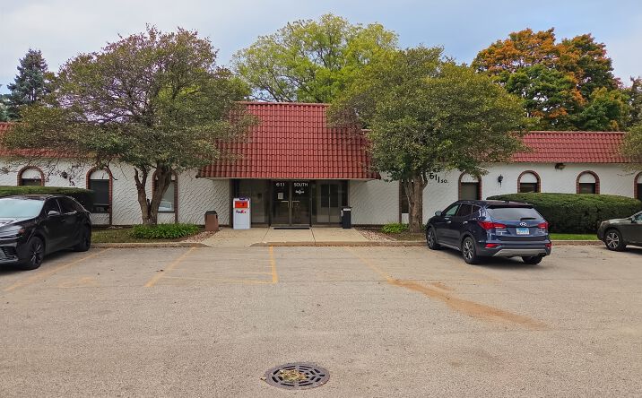 Pictures of Office property located at 611 S Milwaukee Ave, 1st Floor, Libertyville, IL 60048 for lease - image #1
