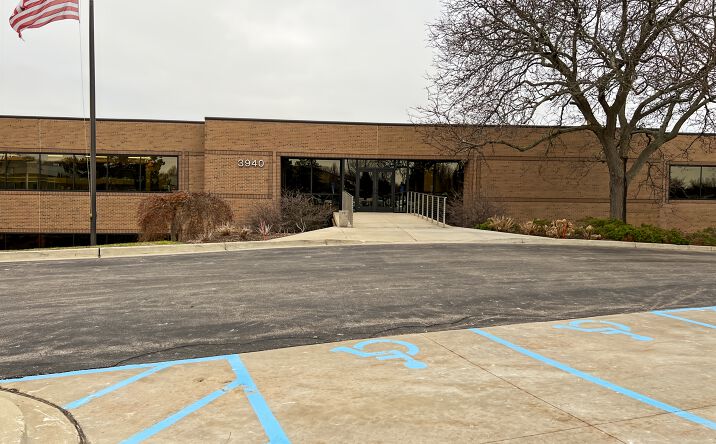 Pictures of Office property located at 3940 Peninsular Dr, 2nd Floor, Grand Rapids, MI 49546 for lease - image #1