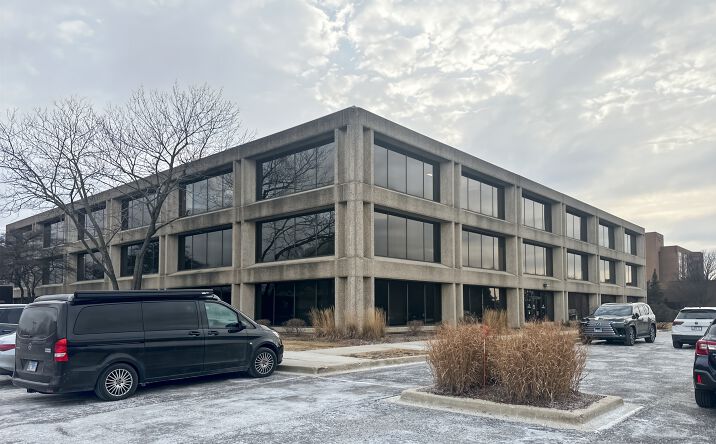 Pictures of Office property located at 4200 Commerce Ct, 3rd Floor, Lisle, IL 60532 for lease - image #1