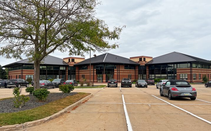 Pictures of Office property located at 1601 West Lakes Parkway, West Des Moines, IA 50266 for lease - image #1