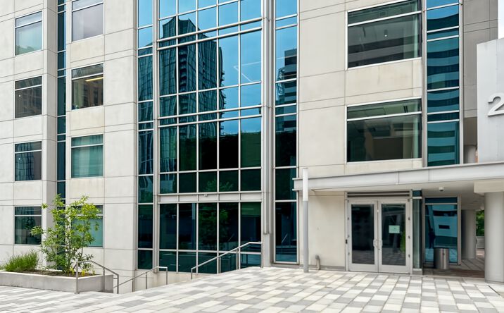 Pictures of Office property located at 2 Bethesda Metro Ctr, Bethesda, MD 20814 for lease - image #1