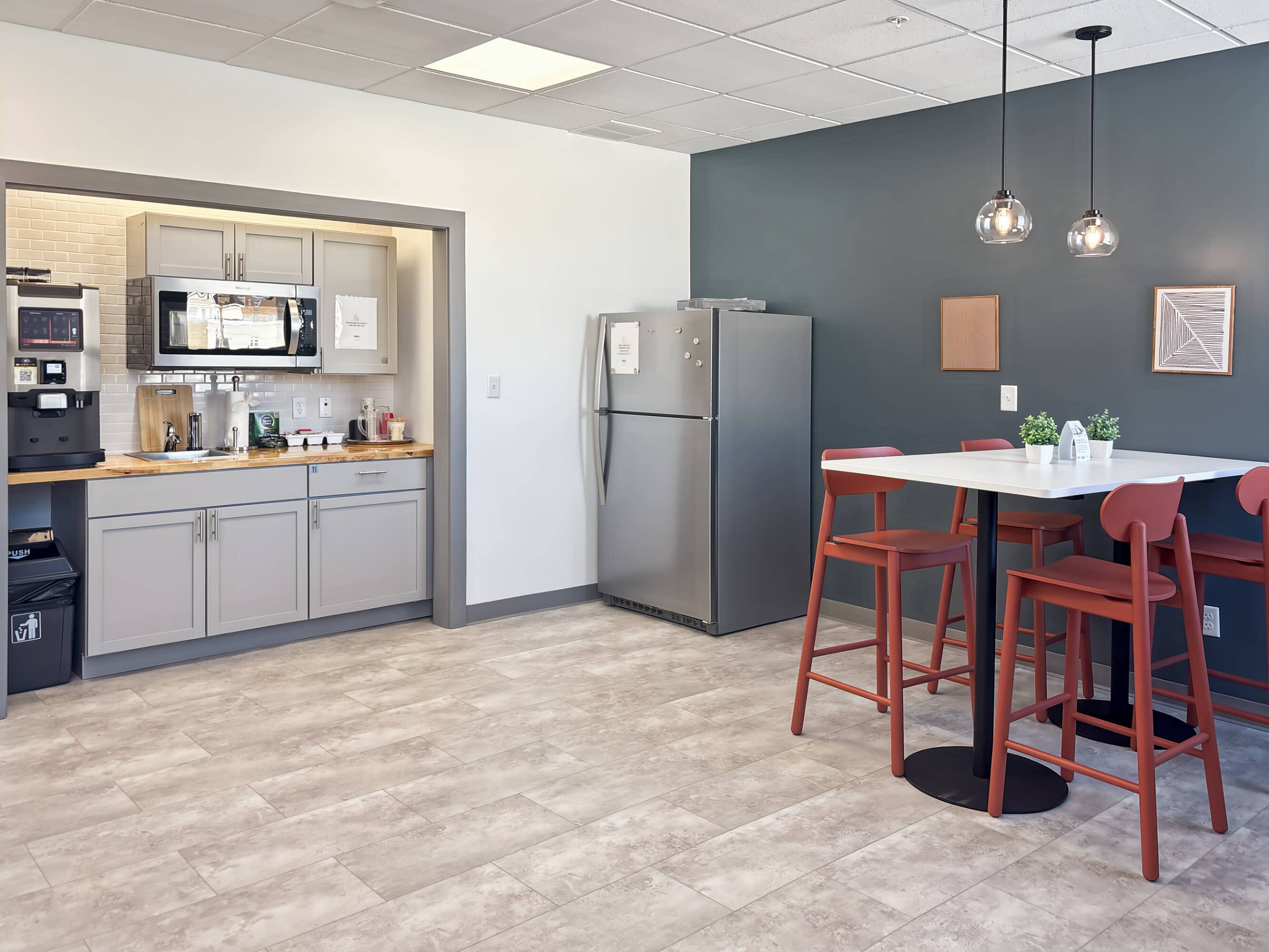 3762932
