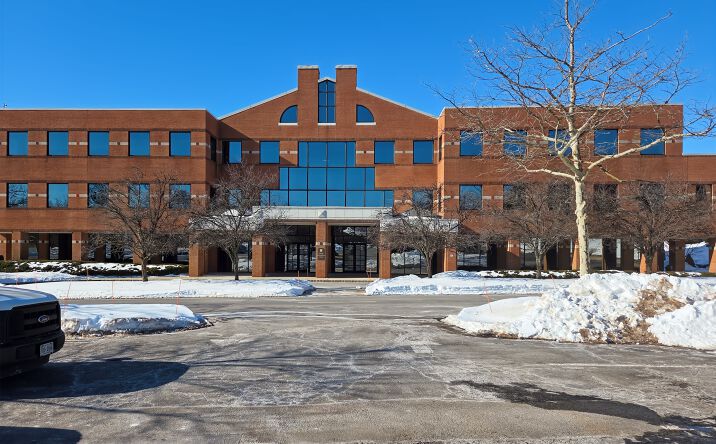 Pictures of Office property located at 1 Crossroads Dr, Bedminster, NJ 07921 for lease - image #1