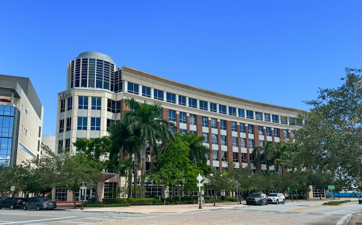 Pictures of Office property located at 3 Gateway Center, Newark, NJ 07102 for lease - image #1