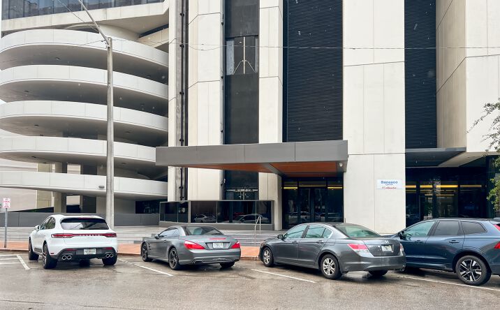 Pictures of Office property located at 150 Alhambra Circle, Coral Gables, FL 33134 for lease - image #1