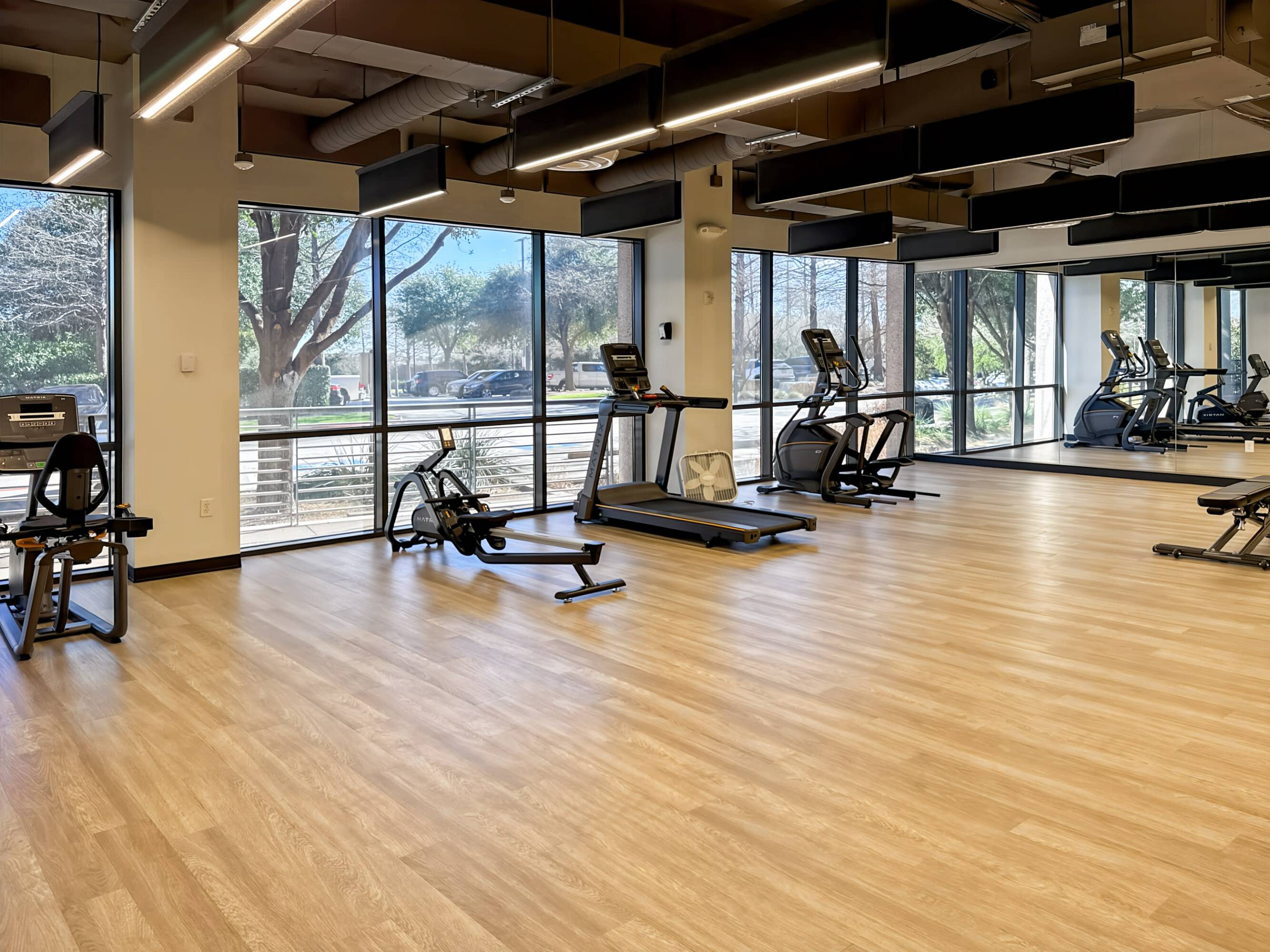 3825528