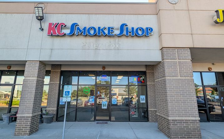 Pictures of Retail property located at 9322 N OAK TRFY, KANSAS CITY, MO 64155 for lease - image #1