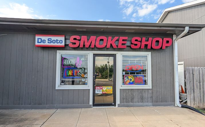 Pictures of Retail property located at 33490 LEXINGTON AVE, DE SOTO, KS 66018 for lease - image #1