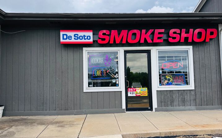 Pictures of Retail property located at 33490 LEXINGTON AVE, DE SOTO, KS 66018 for lease - image #1