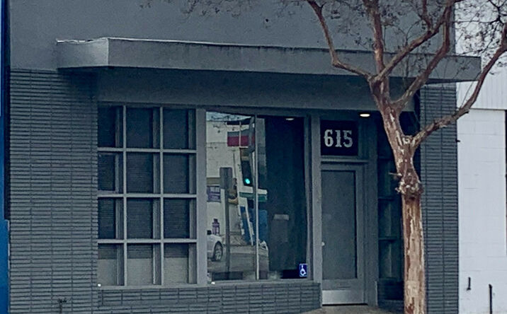 Pictures of Retail, Office property located at 615 S Victory Blvd, Burbank, CA 91502 for lease - image #1