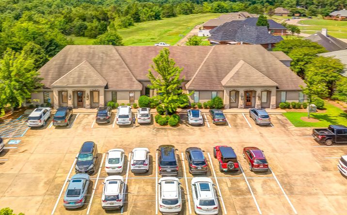 Pictures of Retail property located at 4740 Woodmere Boulevard, Montgomery, AL 36106 for lease - image #1