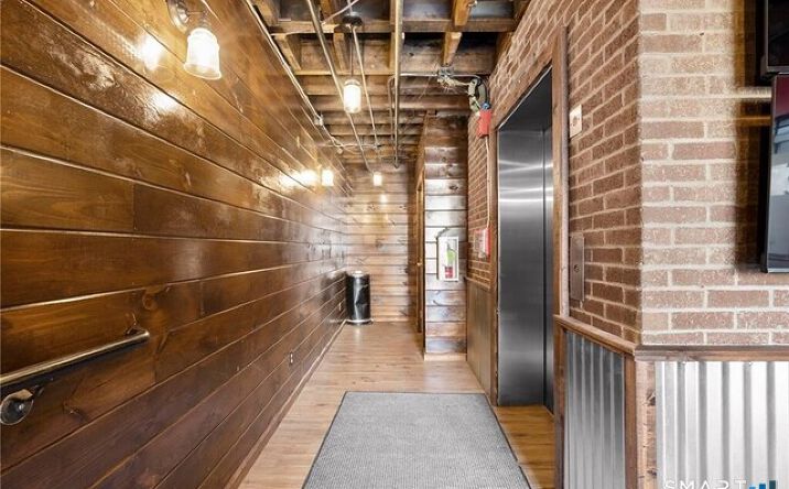 Pictures of Office, Retail property located at 423-425 Main Street, Unit# 3RD Floor Suite 2, Middletown, CT 06457 for lease - image #1