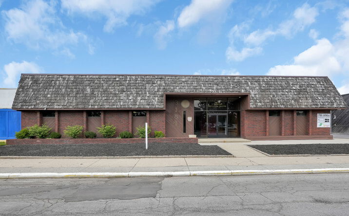 Pictures of Office property located at 3184 W BROAD ST, COLUMBUS, OH 43204-1327 for lease - image #1