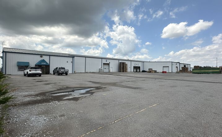 Pictures of Retail, Industrial property located at 5750 ARBOR RD, LINCOLN, NE 68517-9200 for lease - image #1