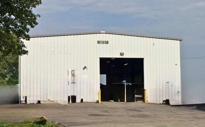 Pictures of Industrial property located at 3837n Bridgeport Circle, Wichita, KS 67219 for lease - image #1
