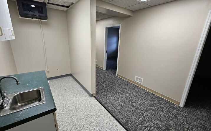 Pictures of Office property located at 2240 FIFTH AVE, HUNTINGTON, WV 25703-1239 for lease - image #1