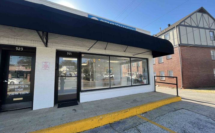 Pictures of Retail property located at 921 Oxmoor Road, Homewood, AL 35209 for lease - image #1